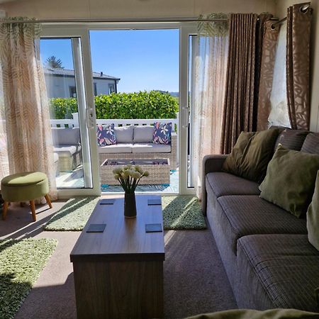 Beautiful 2 Bedroom Caravan, Holiday Park Tenby Saint Florence Экстерьер фото