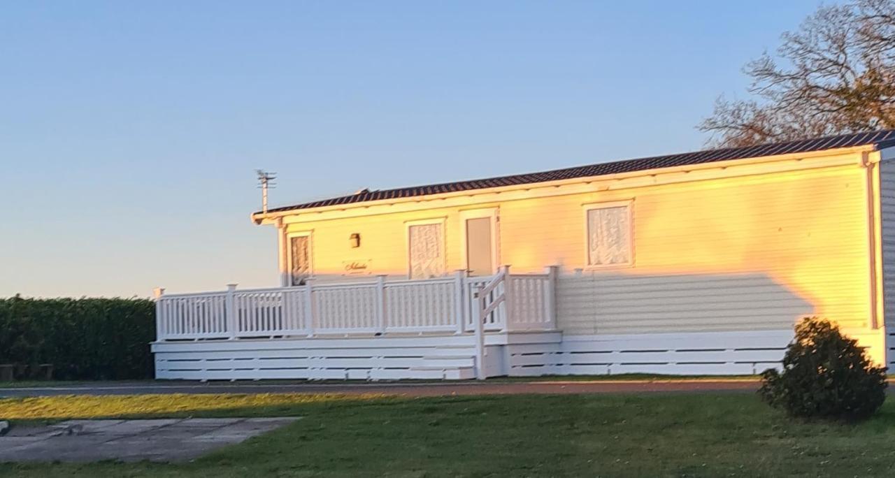Beautiful 2 Bedroom Caravan, Holiday Park Tenby Saint Florence Экстерьер фото