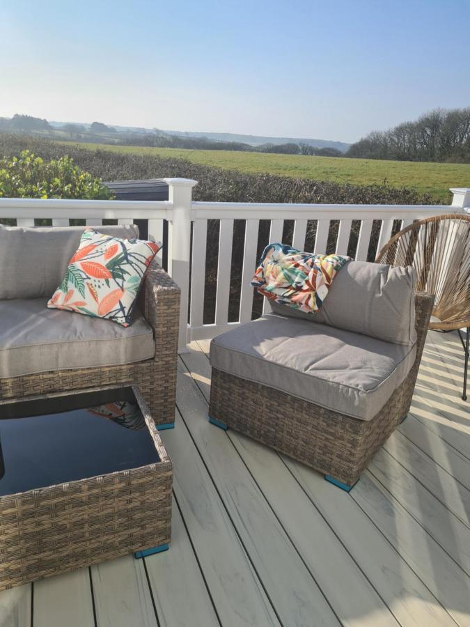 Beautiful 2 Bedroom Caravan, Holiday Park Tenby Saint Florence Экстерьер фото
