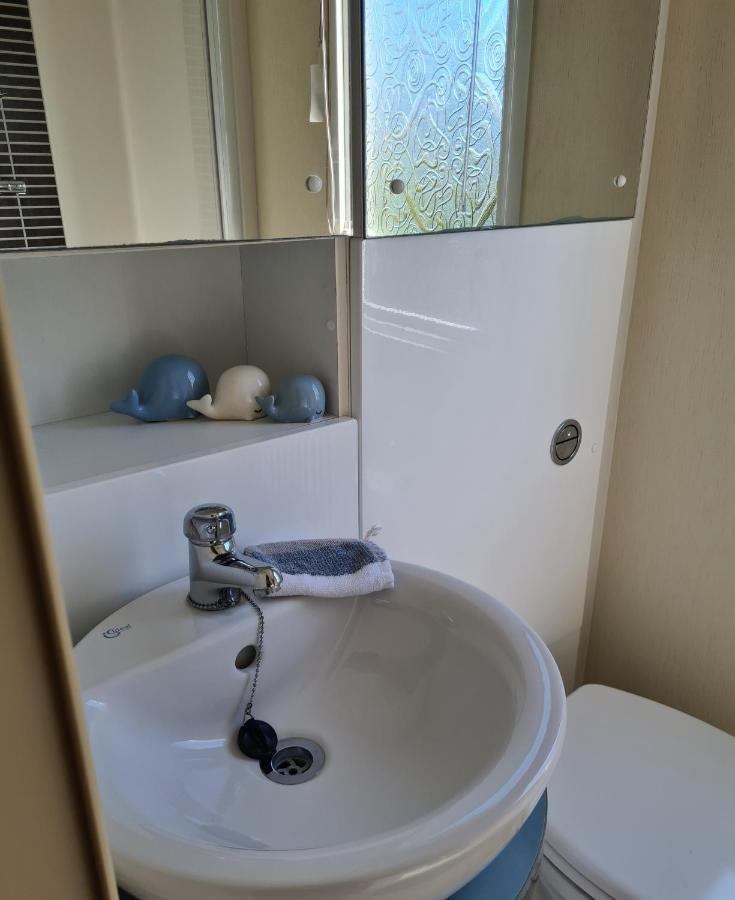 Beautiful 2 Bedroom Caravan, Holiday Park Tenby Saint Florence Экстерьер фото