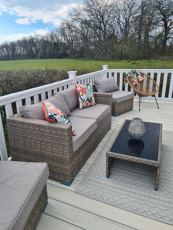 Beautiful 2 Bedroom Caravan, Holiday Park Tenby Saint Florence Экстерьер фото