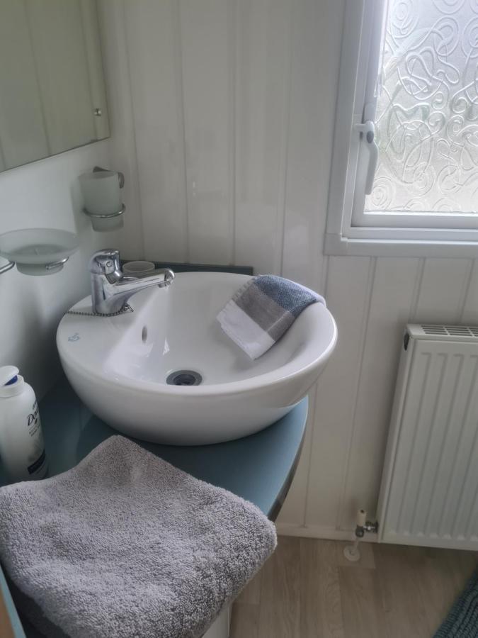 Beautiful 2 Bedroom Caravan, Holiday Park Tenby Saint Florence Экстерьер фото