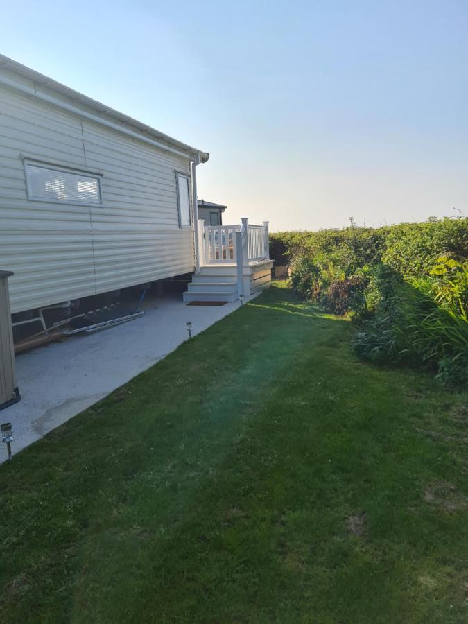 Beautiful 2 Bedroom Caravan, Holiday Park Tenby Saint Florence Экстерьер фото