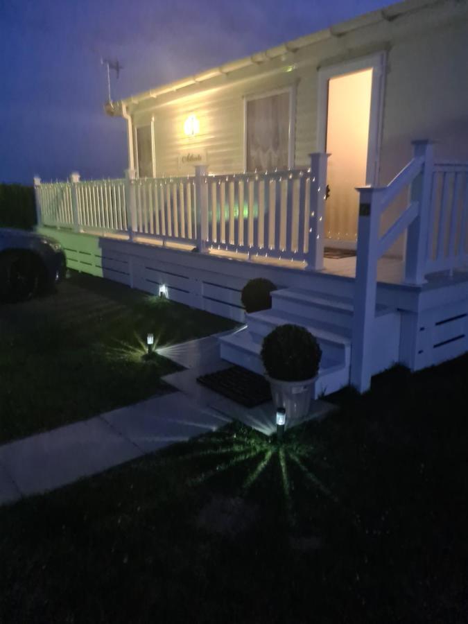 Beautiful 2 Bedroom Caravan, Holiday Park Tenby Saint Florence Экстерьер фото
