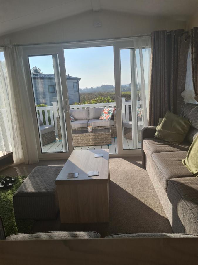 Beautiful 2 Bedroom Caravan, Holiday Park Tenby Saint Florence Экстерьер фото