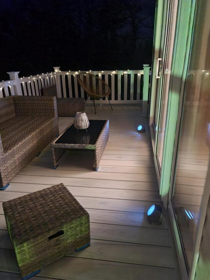 Beautiful 2 Bedroom Caravan, Holiday Park Tenby Saint Florence Экстерьер фото