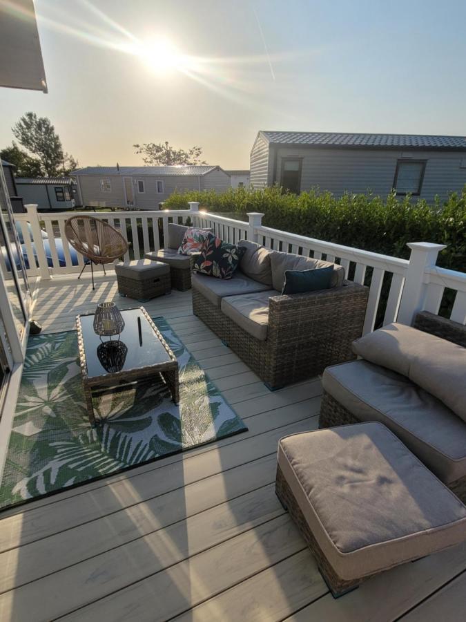 Beautiful 2 Bedroom Caravan, Holiday Park Tenby Saint Florence Экстерьер фото