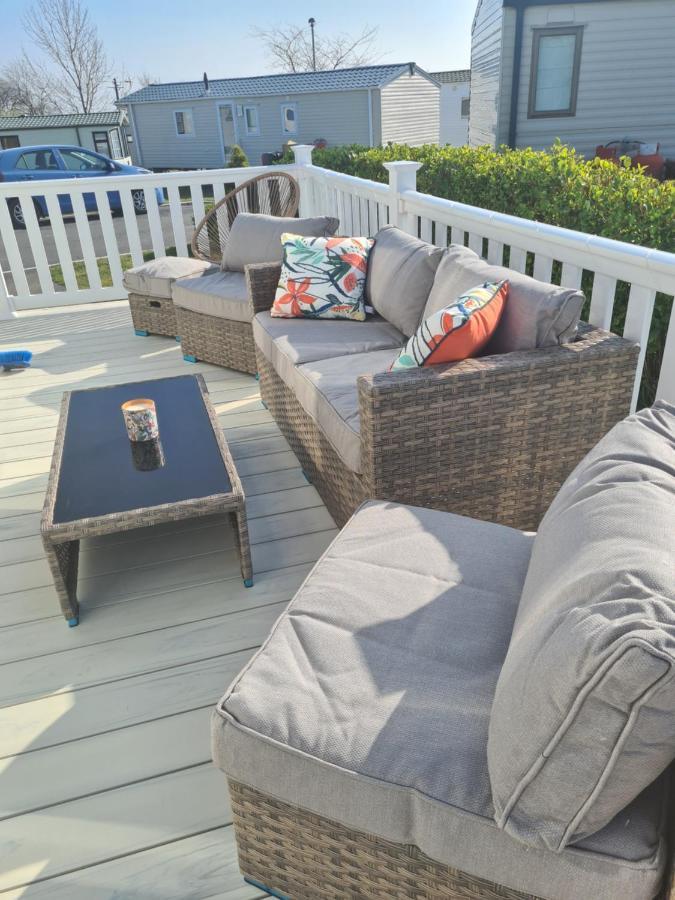 Beautiful 2 Bedroom Caravan, Holiday Park Tenby Saint Florence Экстерьер фото