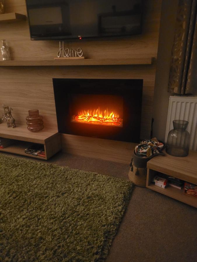 Beautiful 2 Bedroom Caravan, Holiday Park Tenby Saint Florence Экстерьер фото