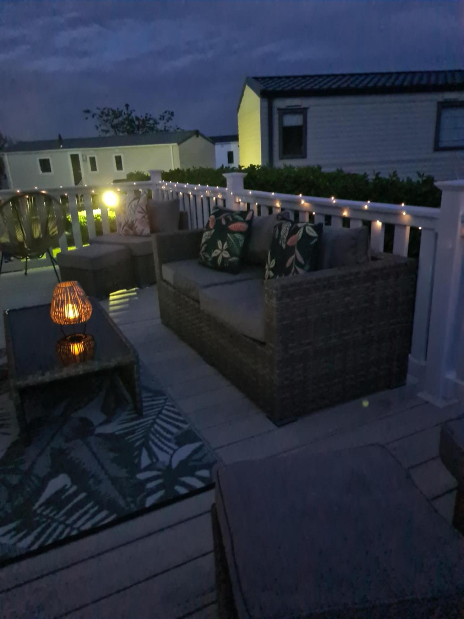 Beautiful 2 Bedroom Caravan, Holiday Park Tenby Saint Florence Экстерьер фото