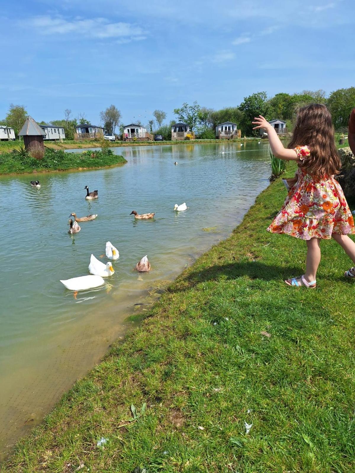 Beautiful 2 Bedroom Caravan, Holiday Park Tenby Saint Florence Экстерьер фото